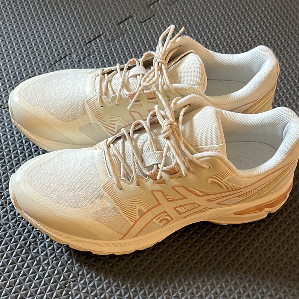 ASICS Gel Terrain shoes size 9.5